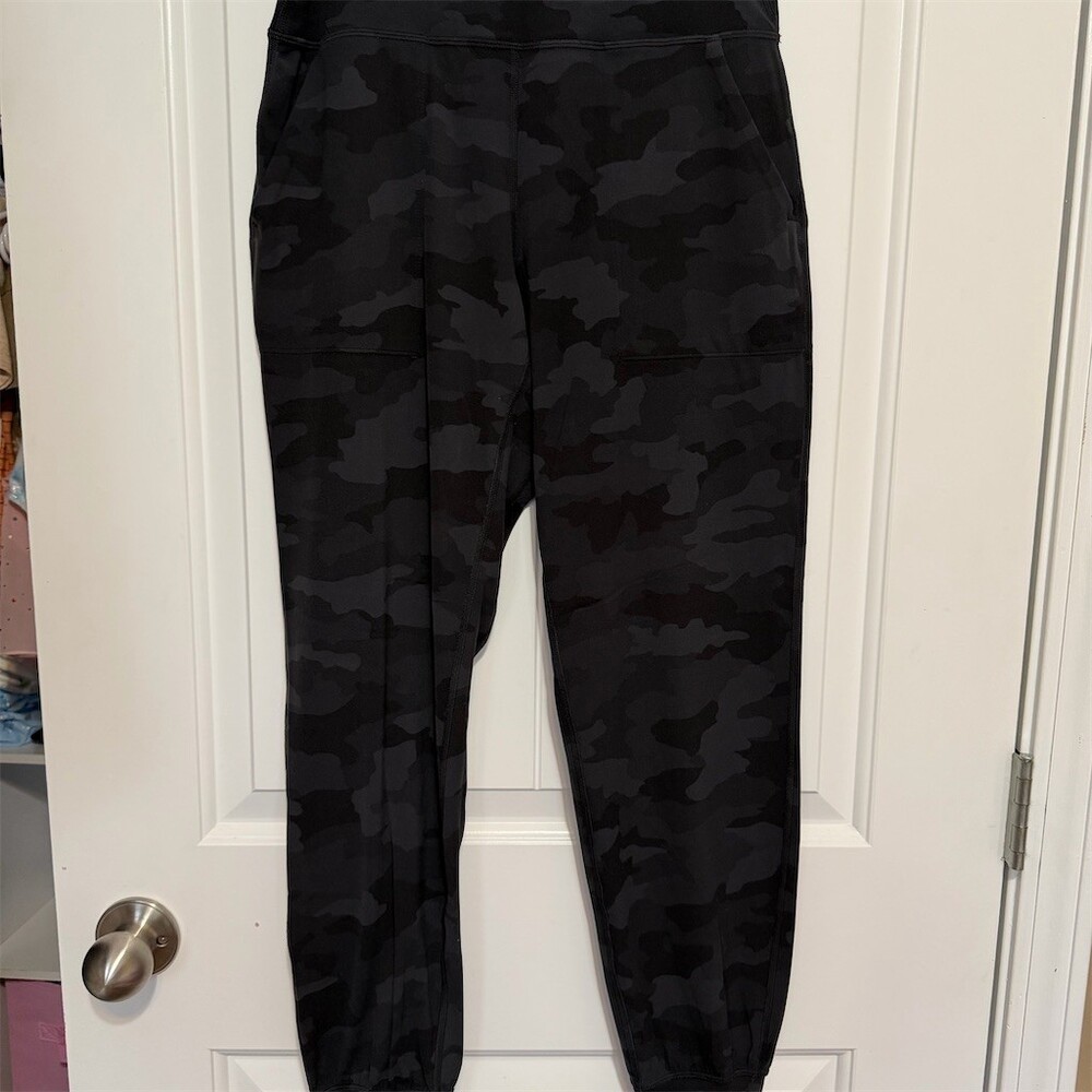 Lululemon Align Jogger Pants Women’s Size 8 Black Gray Camo High Rise 28""